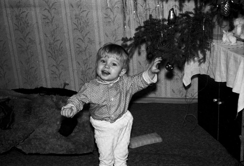 Маленькой ёлочке...холодно зимой...!