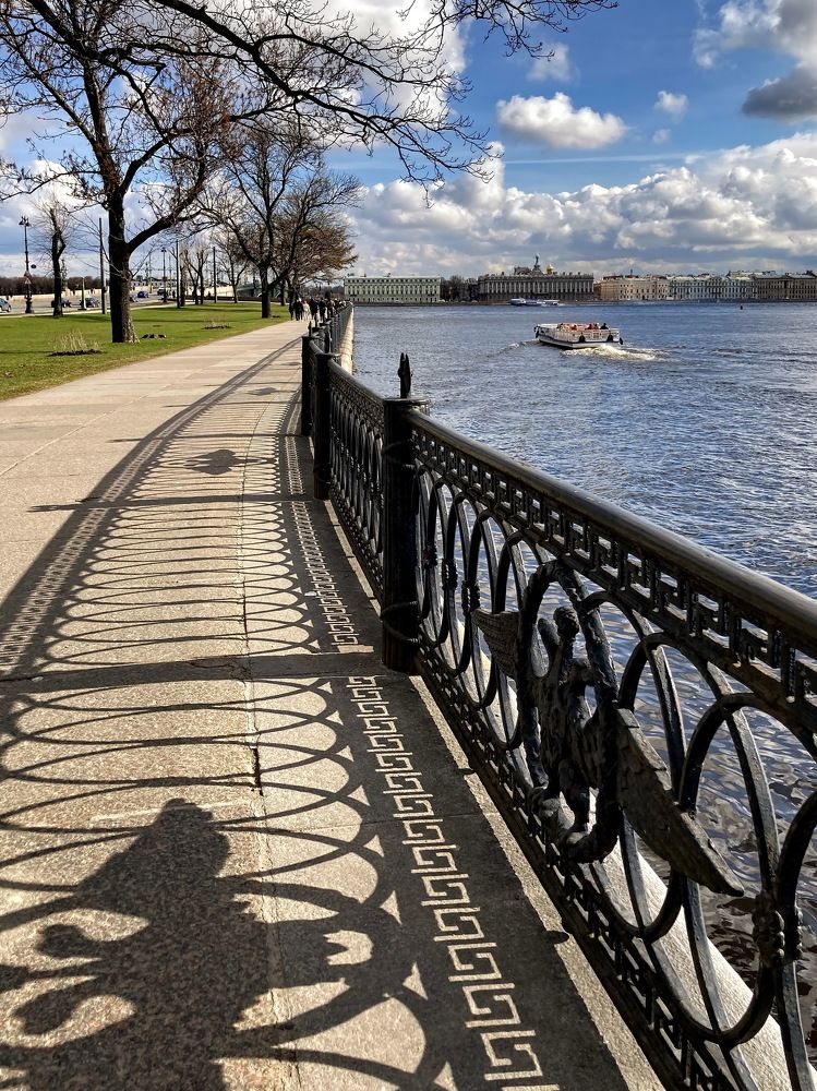 Про тень в апрельский день