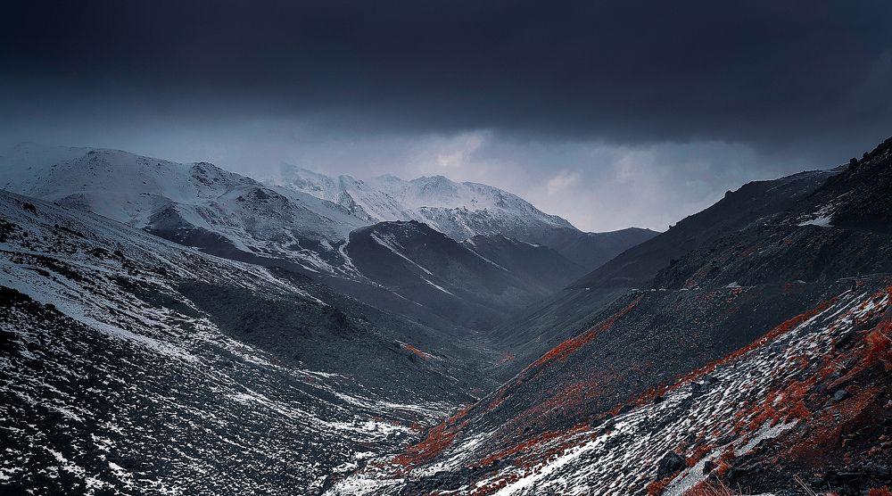 پیست اسکی تاریک دره همدان ایران