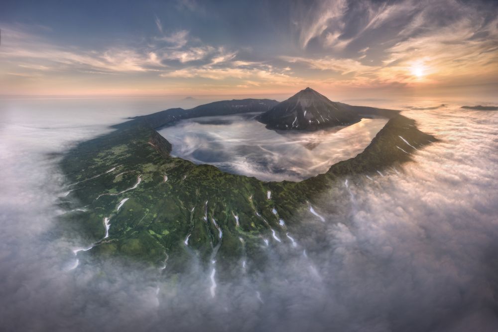 Вулкан Креницына.