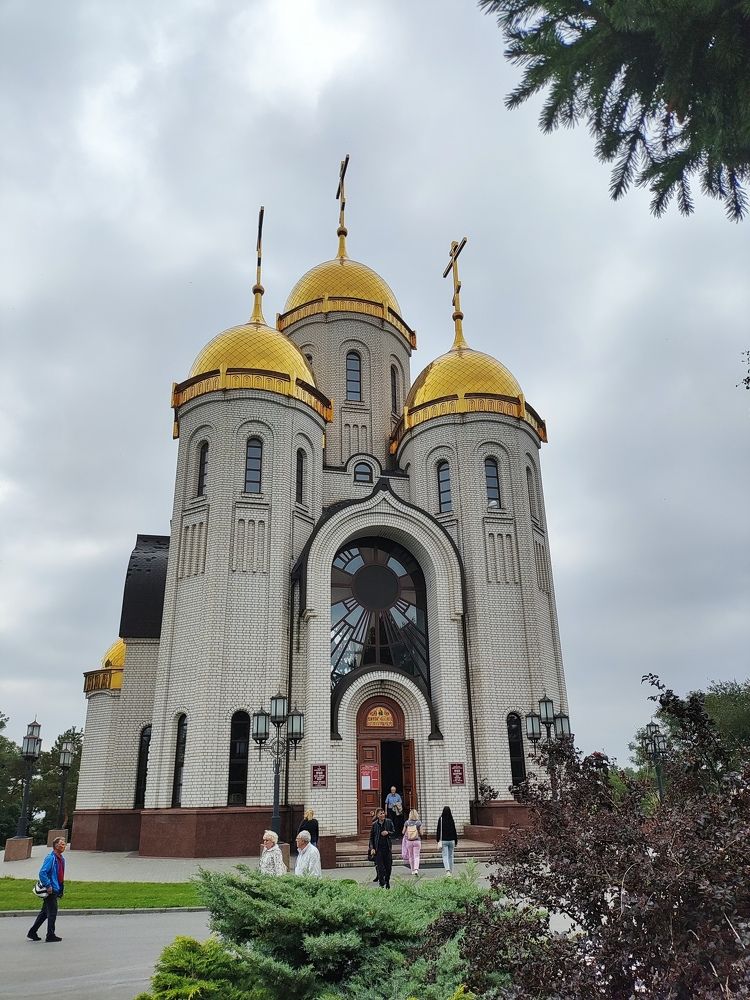 Храм Святым