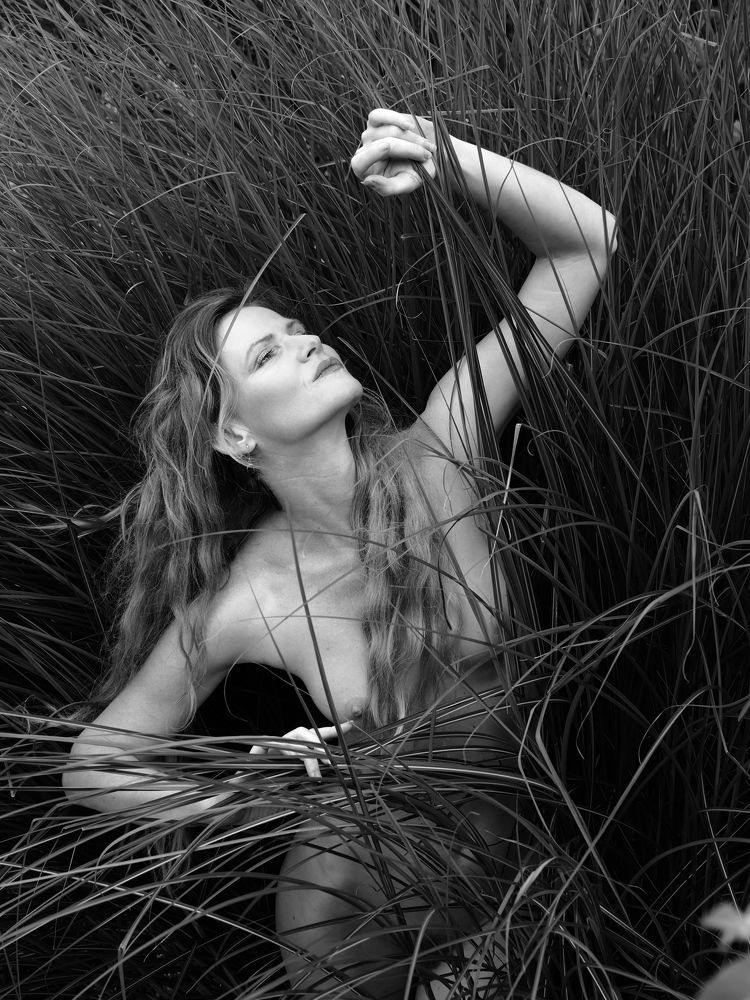 Artemi in the grass II