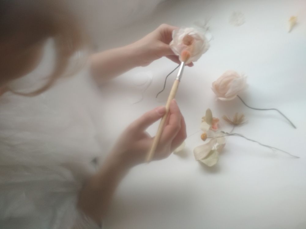 Making waferpaper flowers