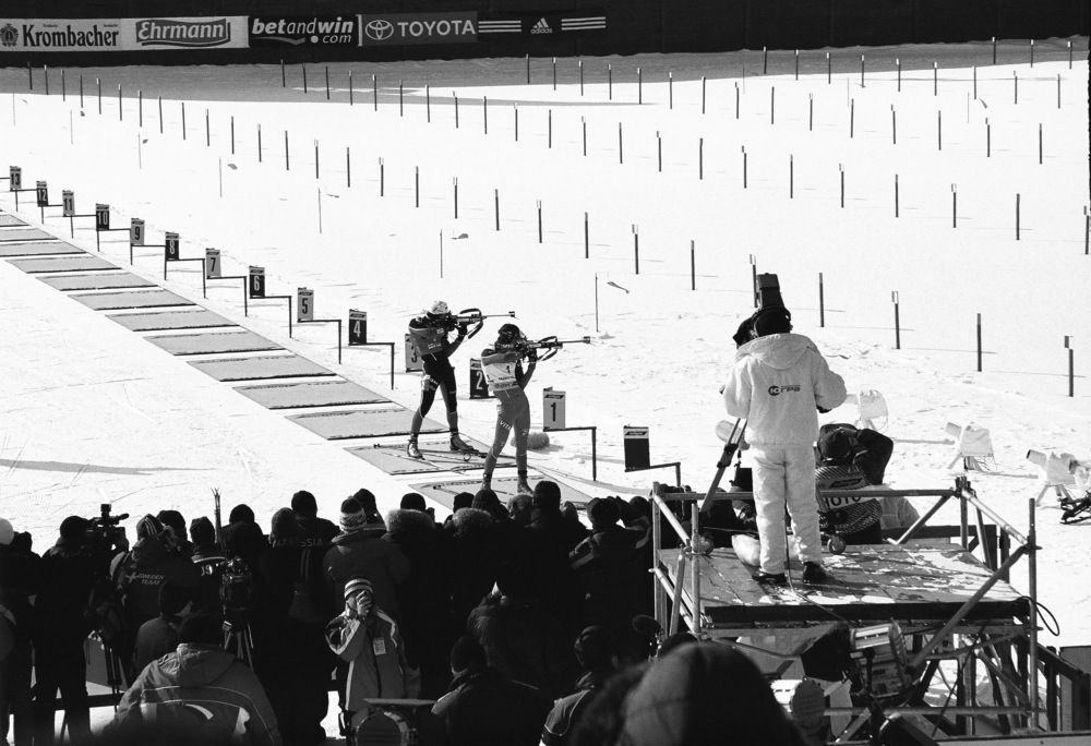 Биатлон... стрельба...!