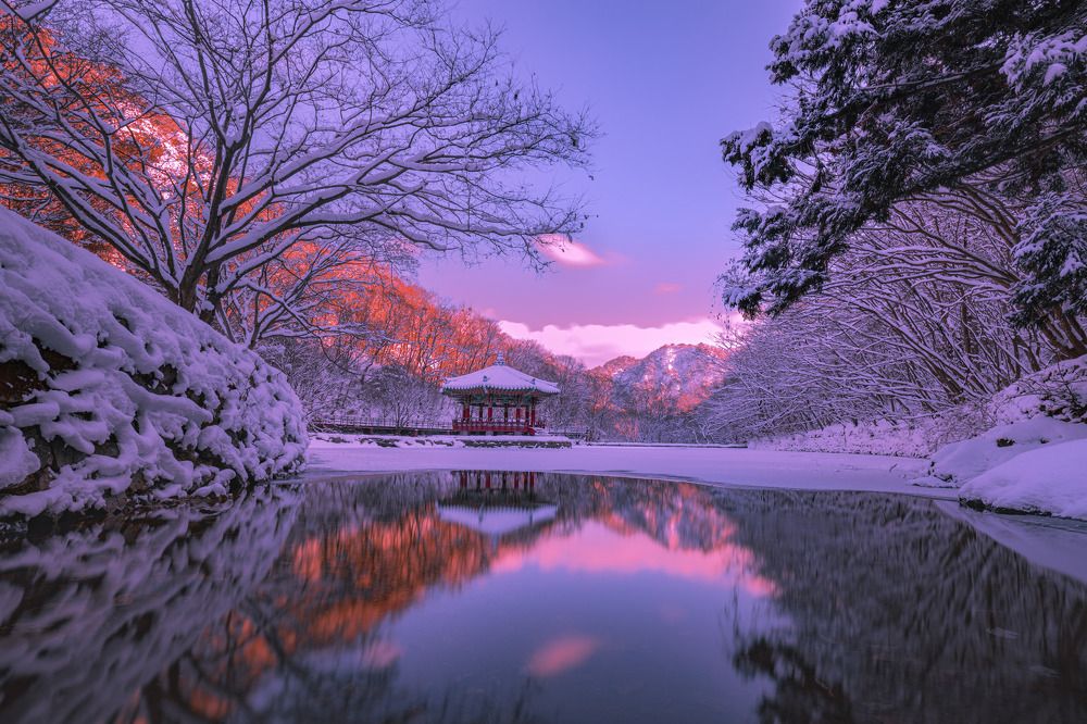 The hut on the snow lake