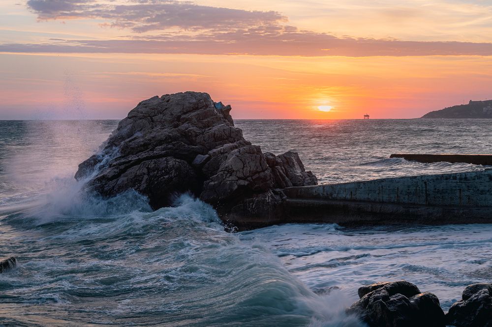 Скала Лягушка на закате