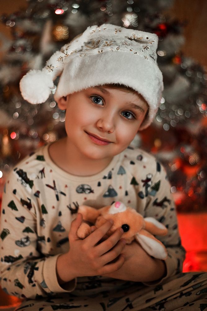 Мальчик и зайчик)