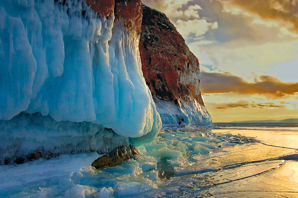 Байкал в вечернем свете.