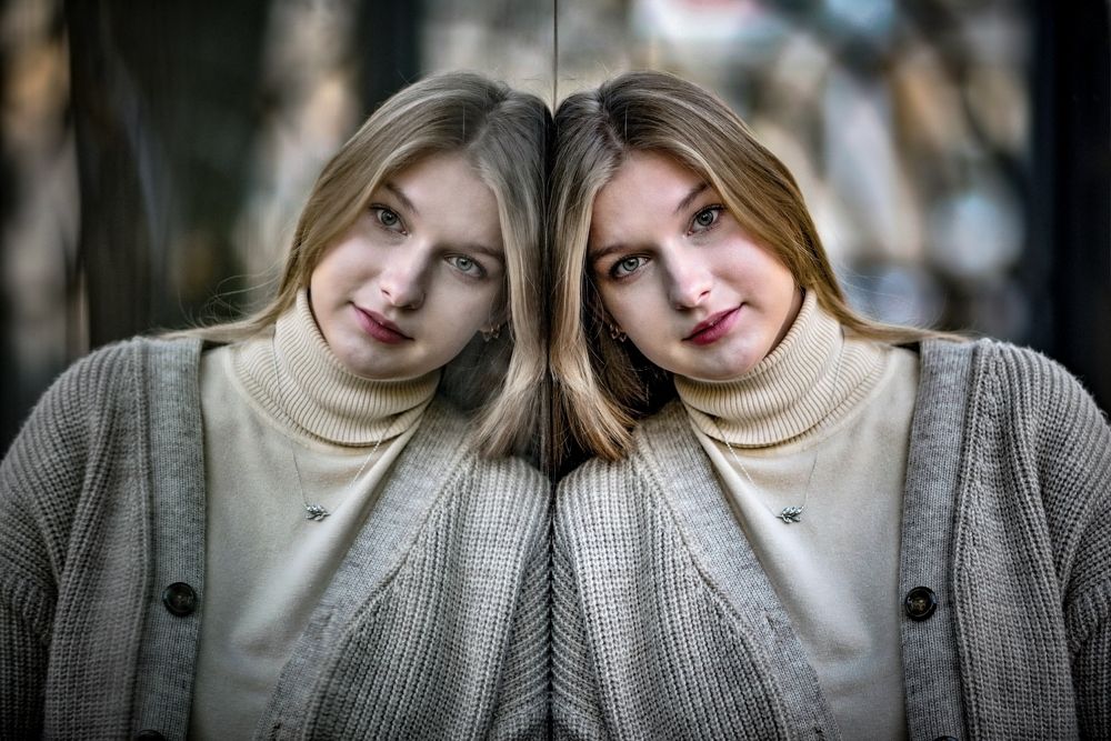 Портрет с отражением. (Portrait with reflection).