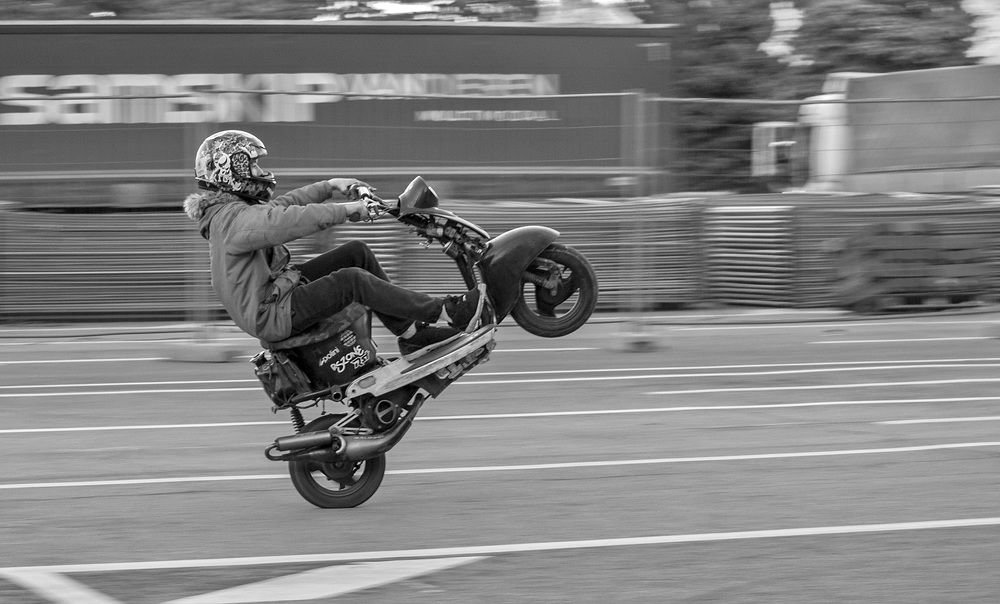 Мотоциклетные трюки