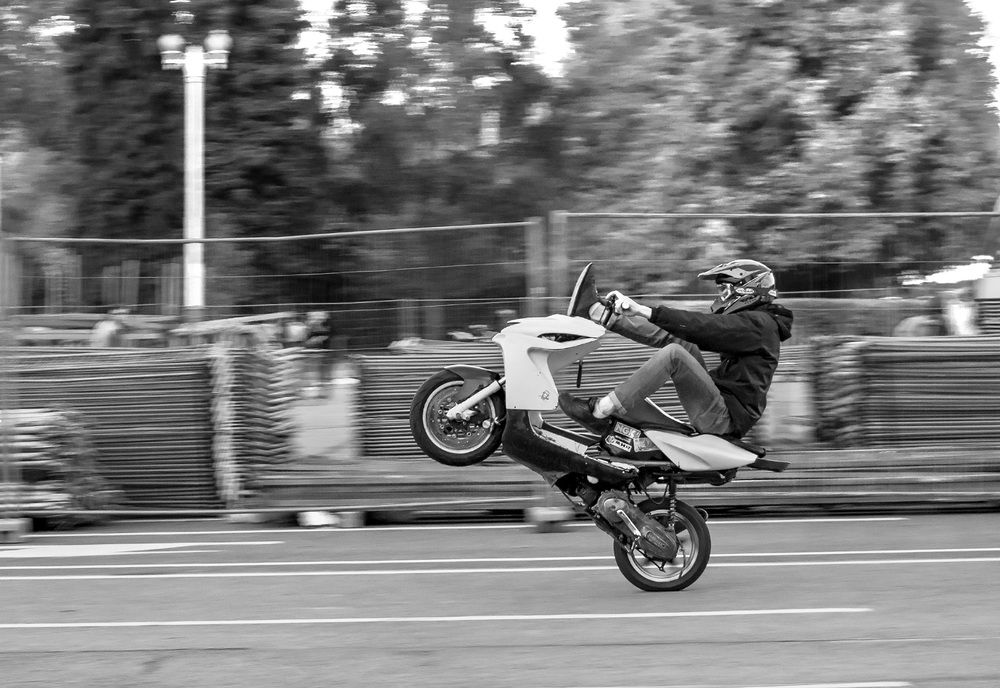 Трюк на мотоцикле