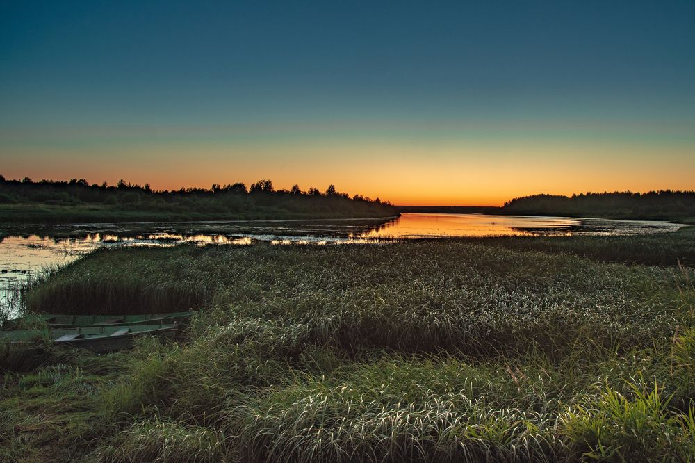 Тихий вечер у озера.