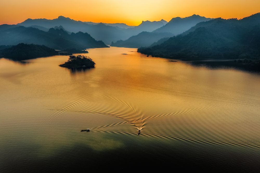 Photograph by Lê Huy Anh