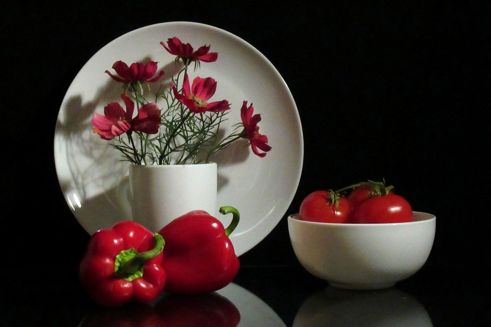 Натюрморт с красными овощами