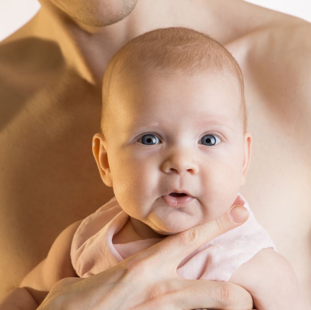 Девочка с золотой щекой