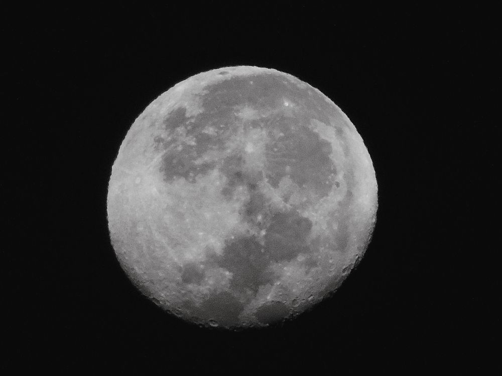 Луна в ч/б