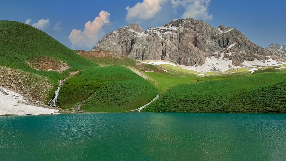 Прогляционное безымянное озеро