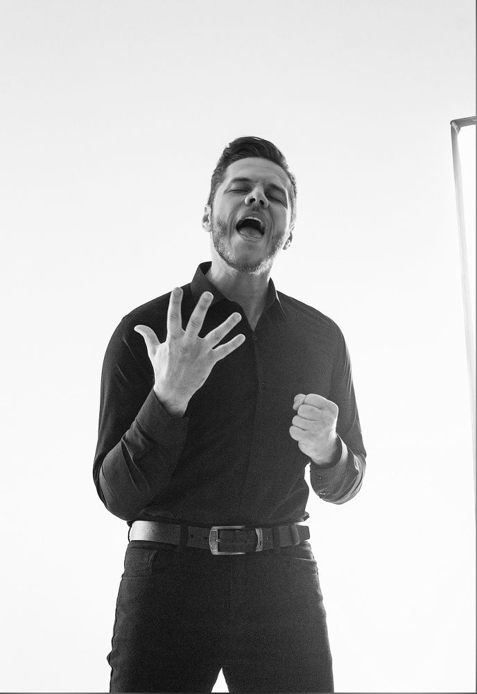 Певец, музыкант и поэт в одном воплощении