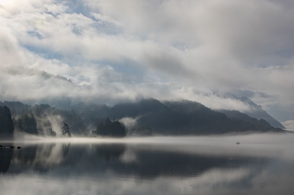 Утро на Телецком озере.