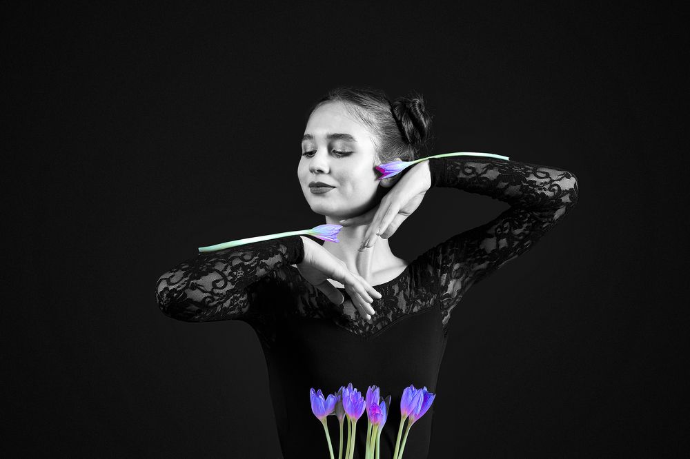 Девушка и цветы