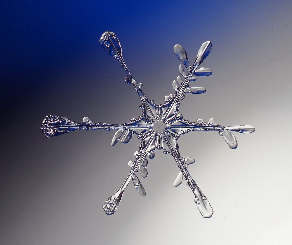 Зарождение снежинки