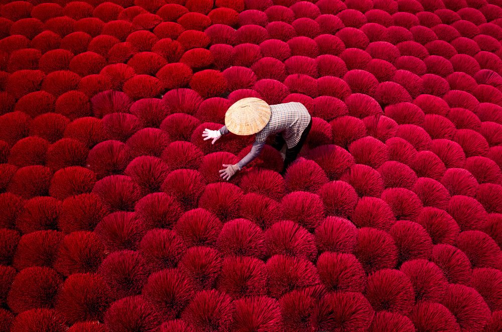 The craft of making incense in Quang Phu Cau