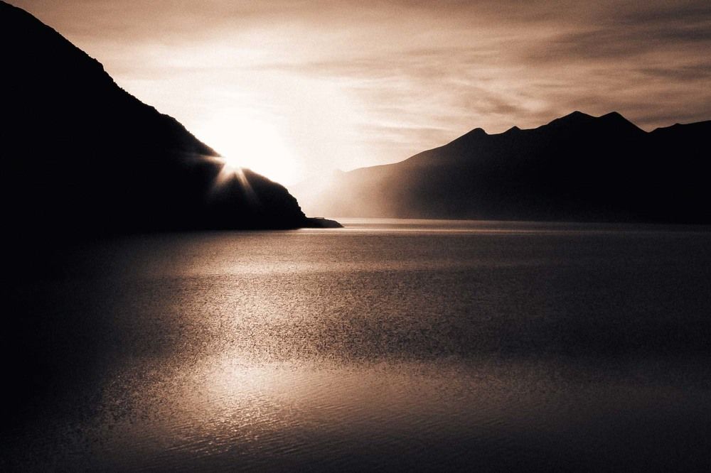 Sunset on a tibetan lake