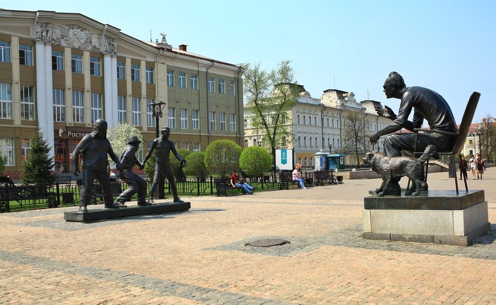 Памятник Леониду Гайдаю, г. Иркутск.