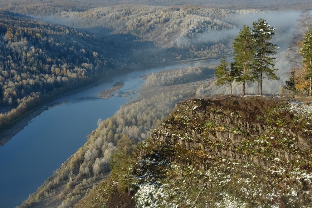 На утёсе в октябре