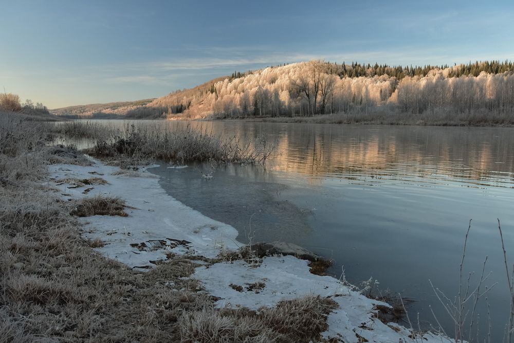 Поздняя осень у реки