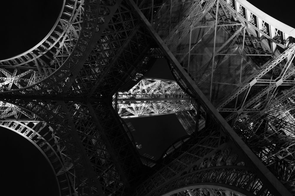 Eiffel tower . A perspective.