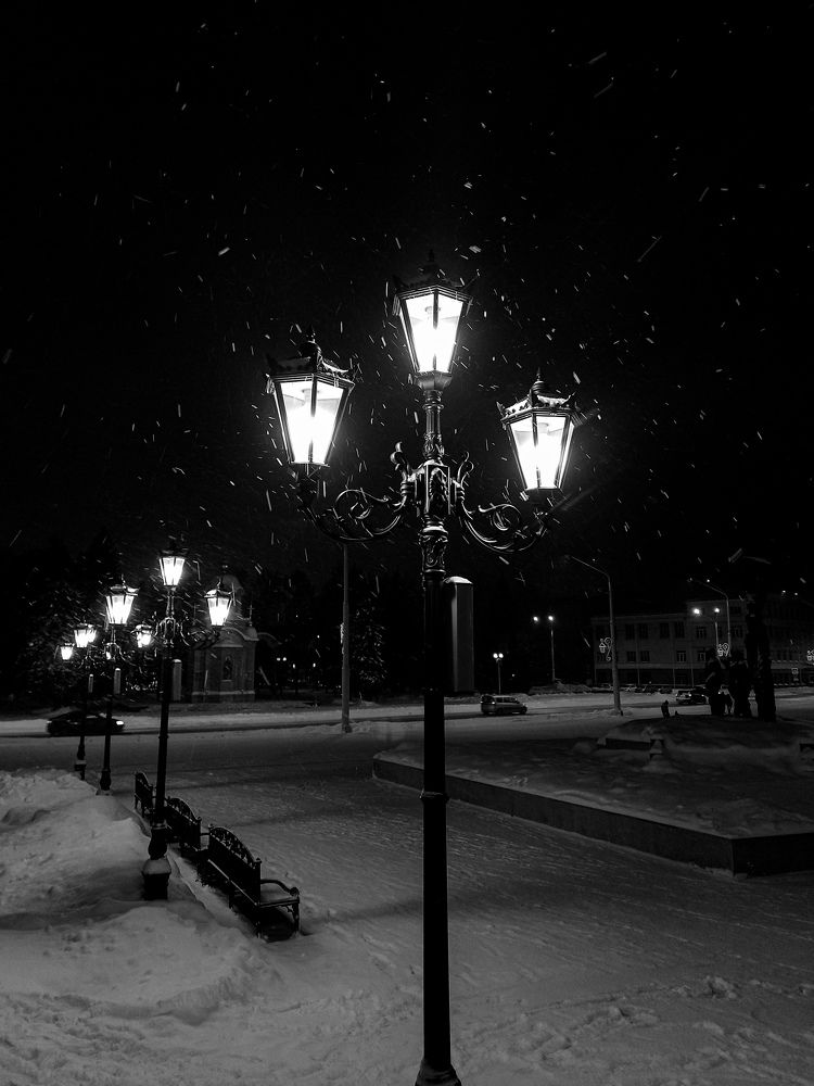 Ночь, улица, фонарь.