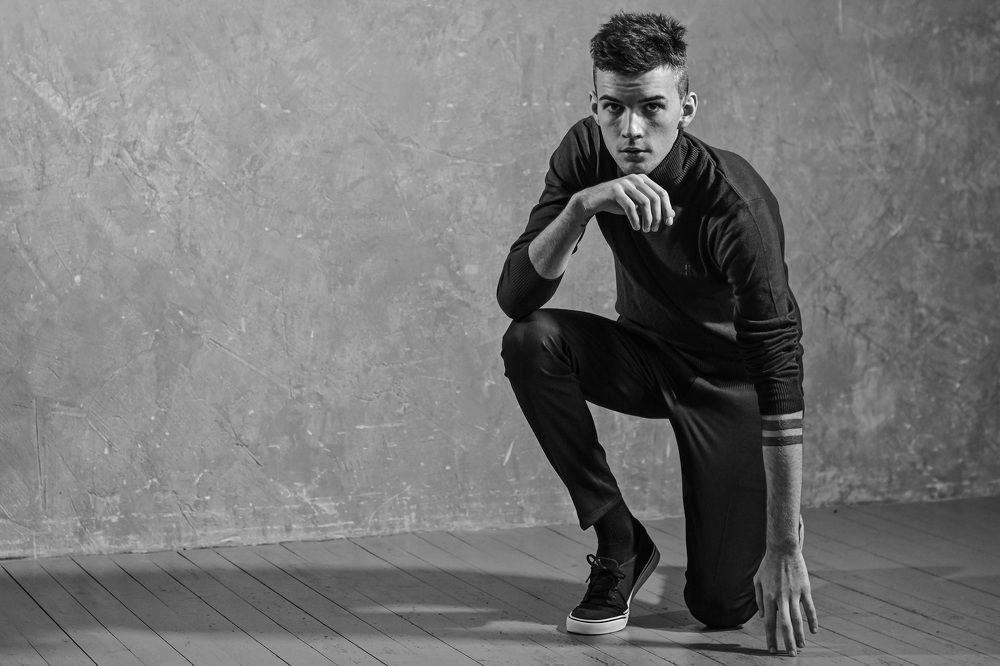 Ростовой мужской портрет