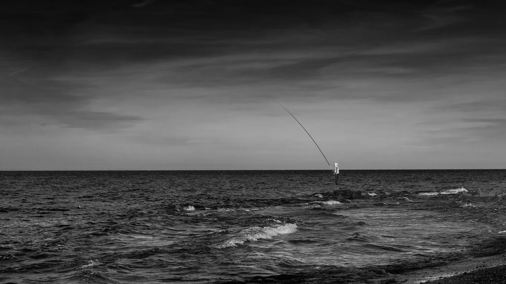 An ostrich hunter meets her