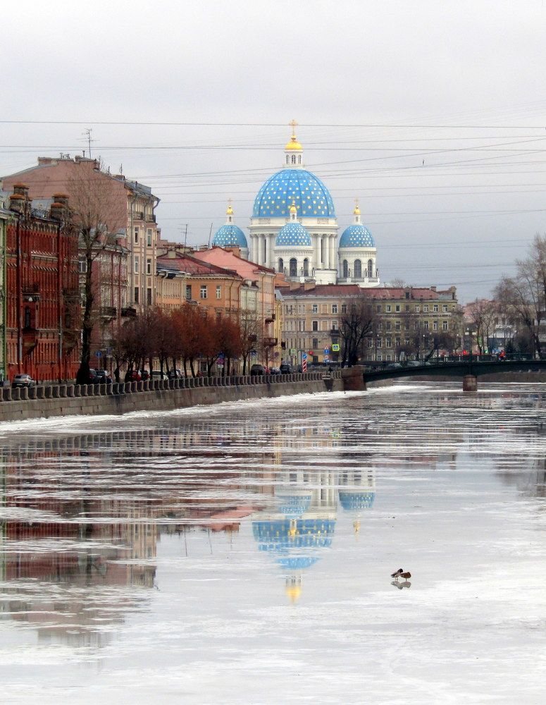 Фонтанка и Троицкий собор. Санкт-Петербург