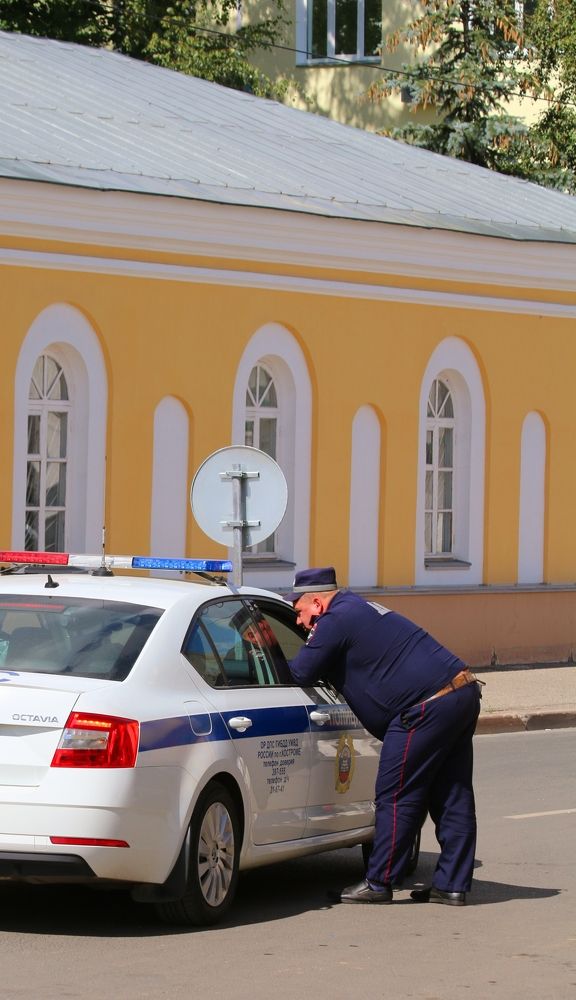 Сотрудник ГИБДД