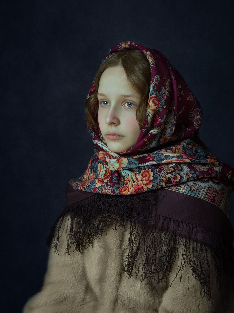 Портрет девочки в платке