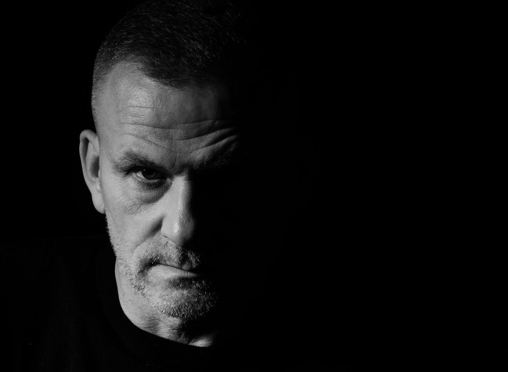 Из темноты...