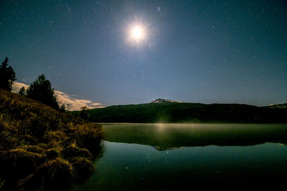 Озеро Язевое в свете Луны