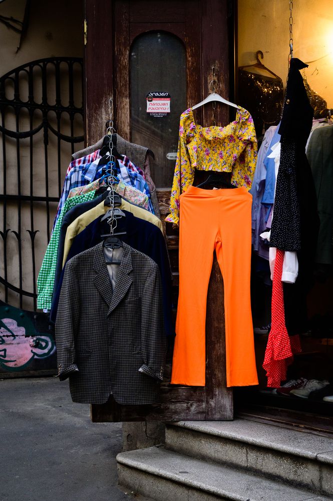 Оранжевый цвет на улицах Тбилиси