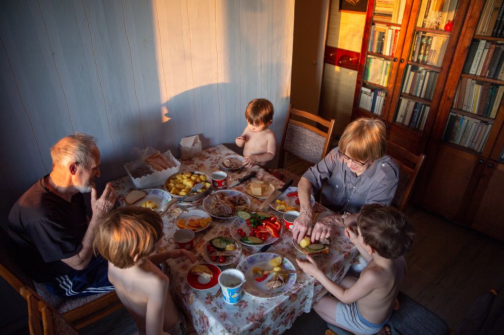 Семейный ужин у бабушки