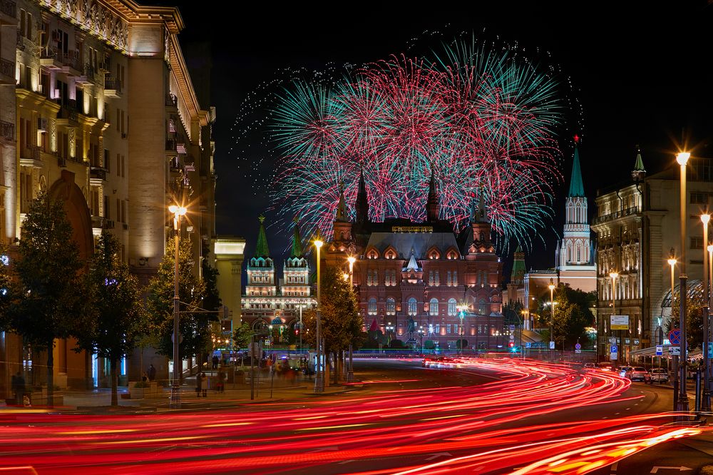 Улица Тверская. Вид на Исторический музей.