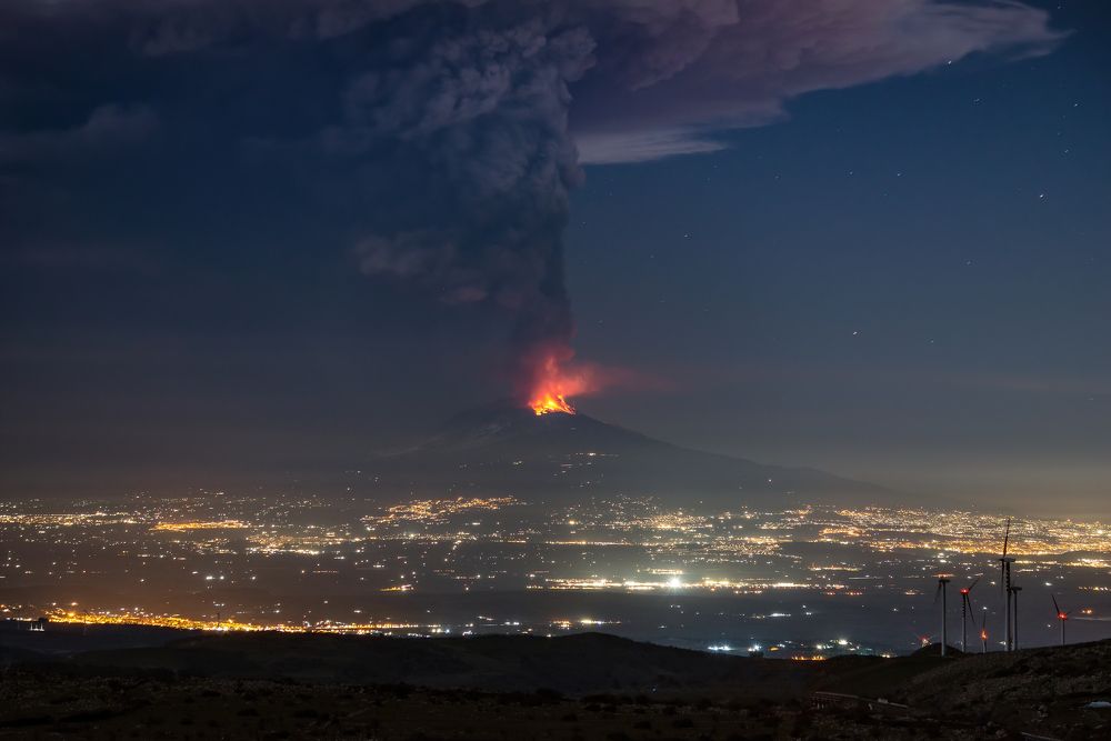 Mt Etna eruption 40 miles distance