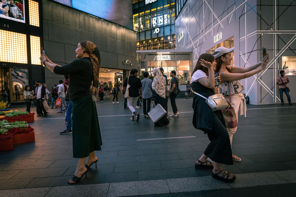 Let's Selfie Together