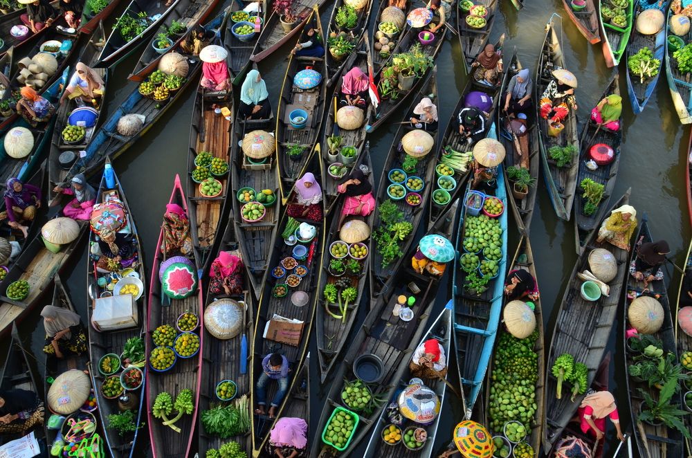 Pesona pasar terapung