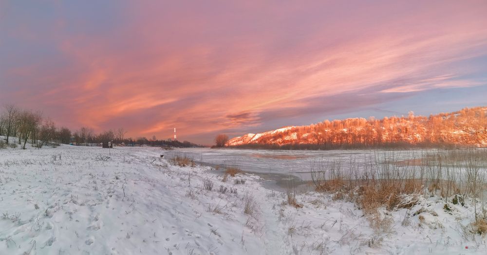 Розовый морозный рассвет