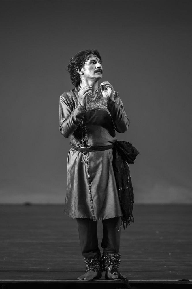 SHRI RAAJENDR GANGAANEE in a unique dance suit