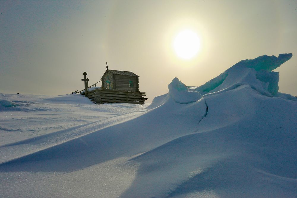 Тоня часовня Кярженица во льдах под волчьим солнцем