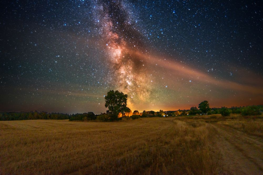Деревенский астропейзаж с Млечным Путём