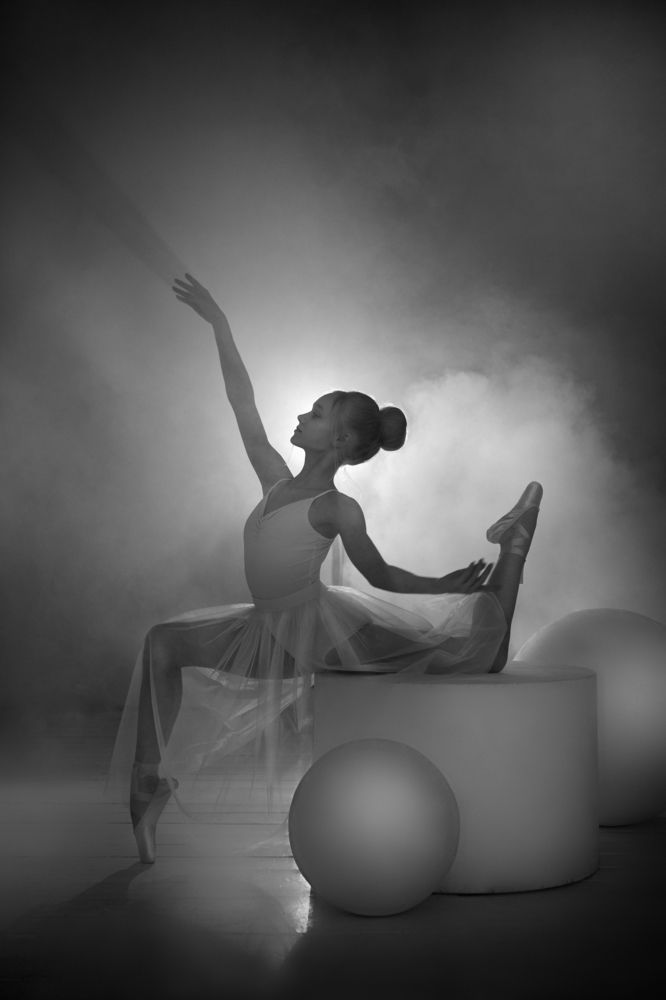 Балерина несущая свет